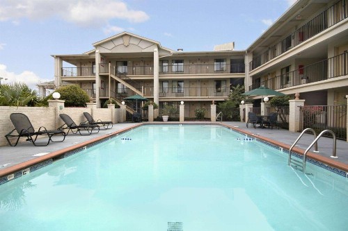 Days Inn & Suites Mobile - image 2
