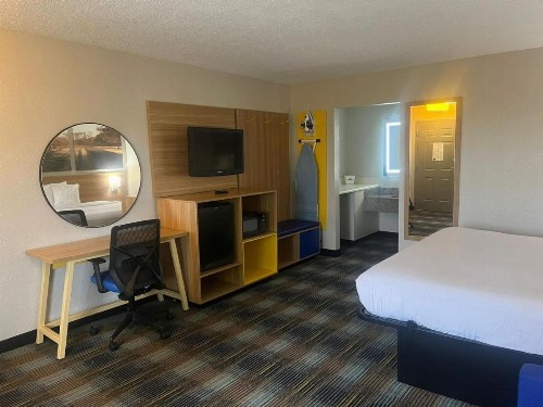 Days Inn & Suites Mobile - image 25