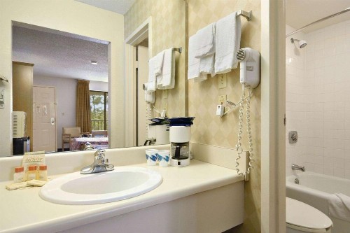 Days Inn & Suites Mobile - image 3