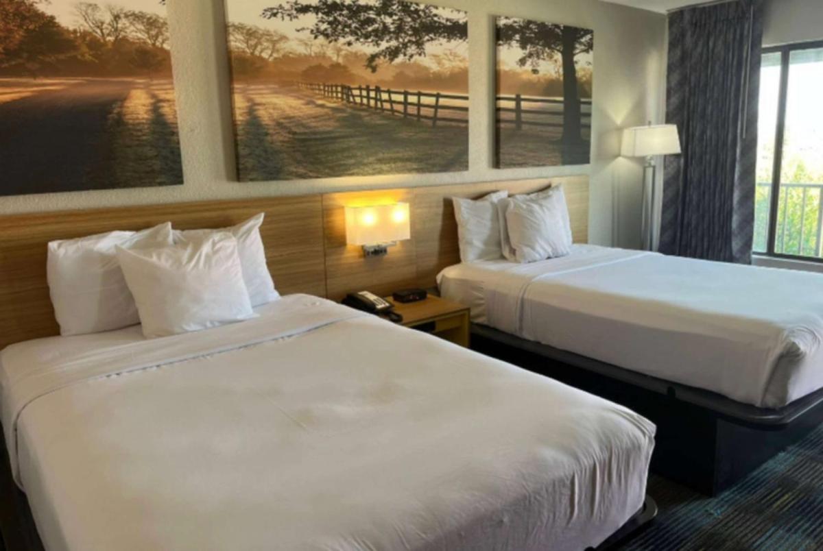 Days Inn & Suites Mobile - image 6