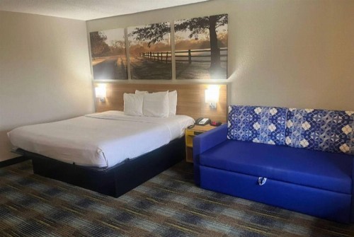Days Inn & Suites Mobile - image 7