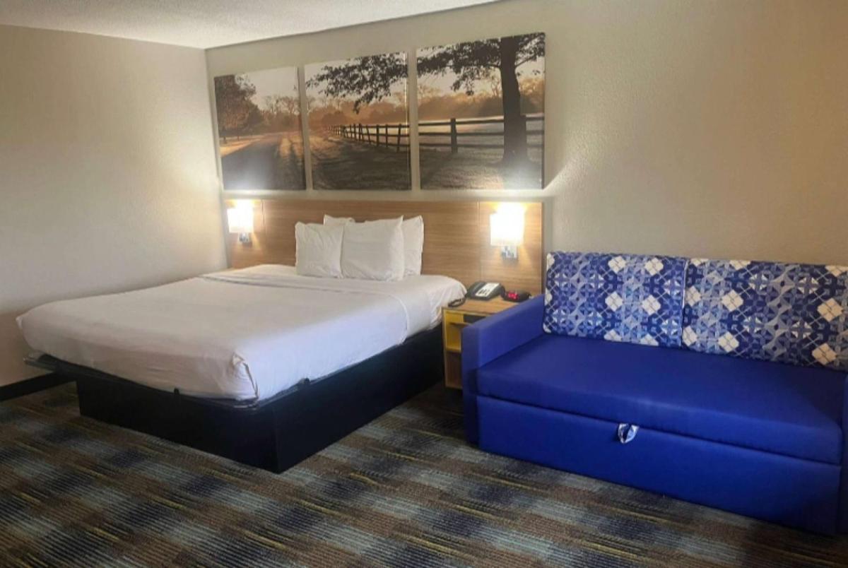 Days Inn & Suites Mobile - image 7