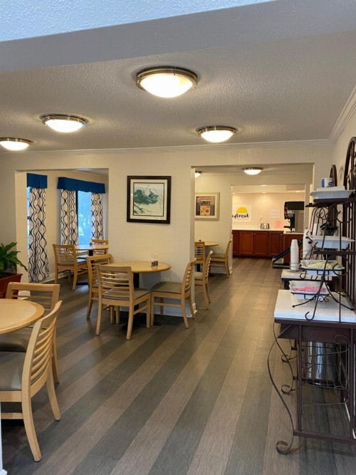 Days Inn & Suites Mobile - image 9
