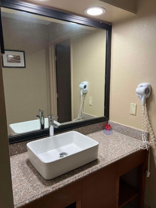 Comfort Inn Mobile - image 15