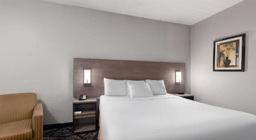 Baymont by Wyndham Mobile/Tillmans Corner - image 31