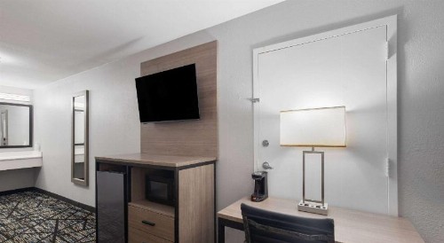 Baymont by Wyndham Mobile/Tillmans Corner - image 33