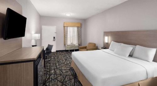 Baymont by Wyndham Mobile/Tillmans Corner - image 34