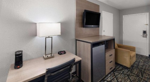 Baymont by Wyndham Mobile/Tillmans Corner - image 35