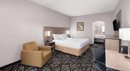 Baymont by Wyndham Mobile/Tillmans Corner - image 37