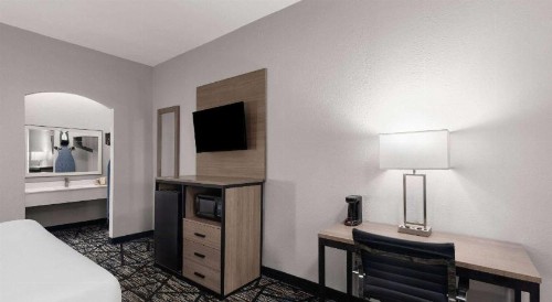 Baymont by Wyndham Mobile/Tillmans Corner - image 38