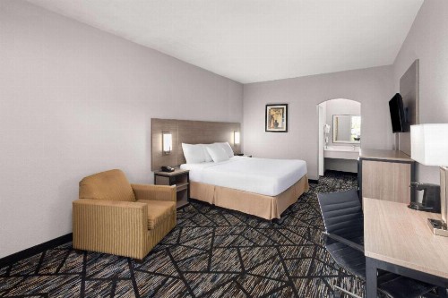 Baymont by Wyndham Mobile/Tillmans Corner - image 41