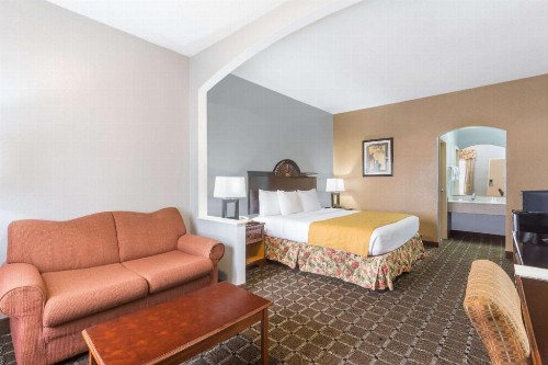Baymont by Wyndham Mobile/Tillmans Corner - image 43
