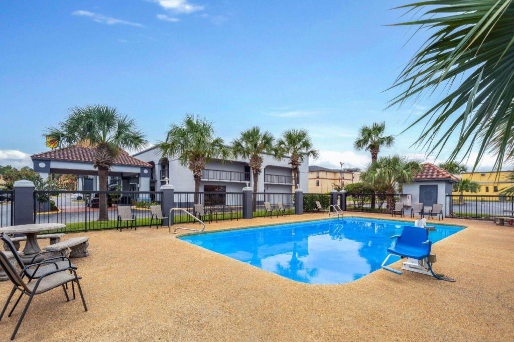 Baymont by Wyndham Mobile/Tillmans Corner - image 5