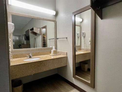Fairview Inn & Suites Mobile - image 10