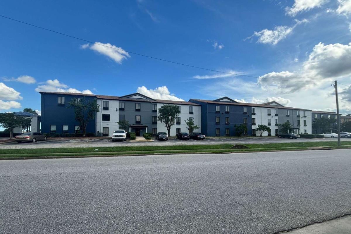 Quality Inn & Suites at Airport Blvd I-65 - main image