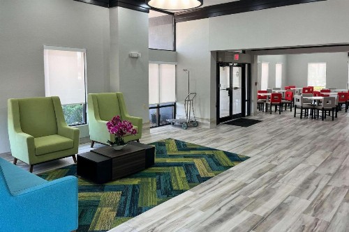Quality Inn & Suites at Airport Blvd I-65 - image 10