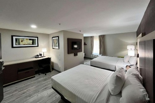 Quality Inn & Suites at Airport Blvd I-65 - image 15
