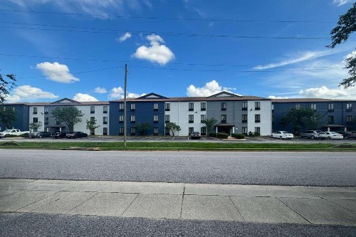 Quality Inn & Suites at Airport Blvd I-65 - image 2