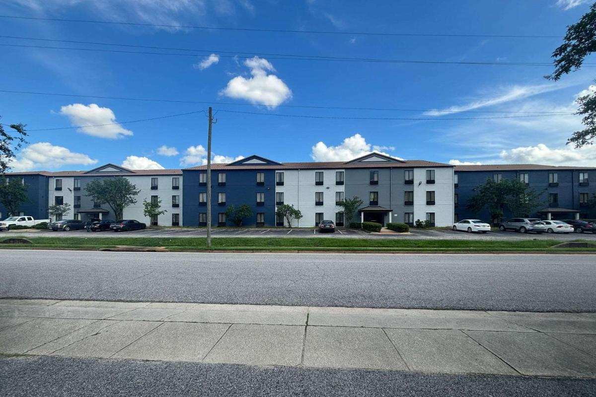 Quality Inn & Suites at Airport Blvd I-65 - image 2