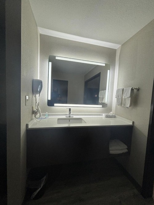 Quality Inn & Suites at Airport Blvd I-65 - image 28