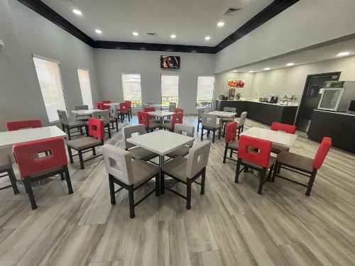 Quality Inn & Suites at Airport Blvd I-65 - image 29