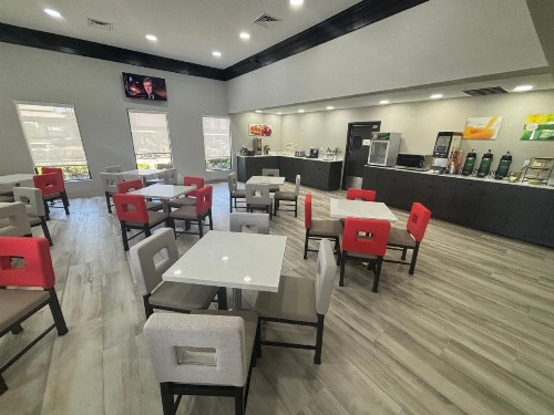Quality Inn & Suites at Airport Blvd I-65 - image 30