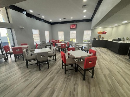 Quality Inn & Suites at Airport Blvd I-65 - image 31