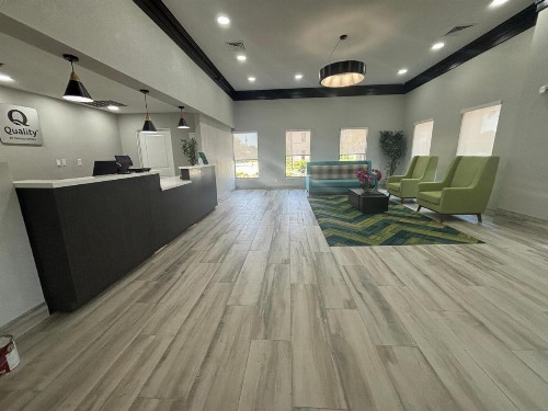 Quality Inn & Suites at Airport Blvd I-65 - image 36