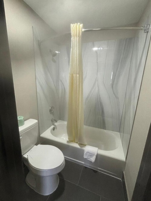 Quality Inn & Suites at Airport Blvd I-65 - image 37