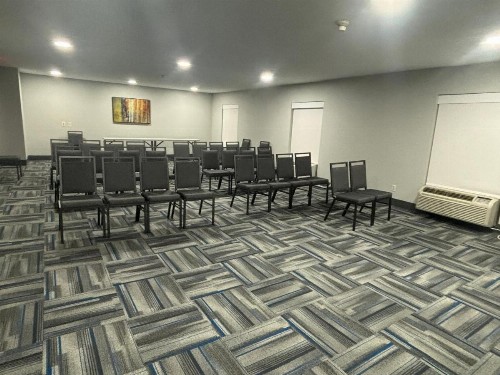 Quality Inn & Suites at Airport Blvd I-65 - image 39