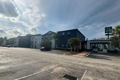 Quality Inn & Suites at Airport Blvd I-65 - image 4
