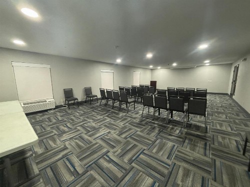 Quality Inn & Suites at Airport Blvd I-65 - image 40