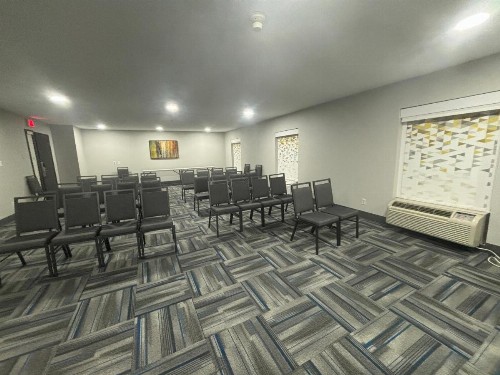 Quality Inn & Suites at Airport Blvd I-65 - image 41