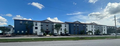 Quality Inn & Suites at Airport Blvd I-65 - image 43