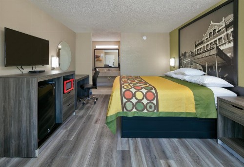 Super 8 by Wyndham Mobile/Tillmans Corner - image 20