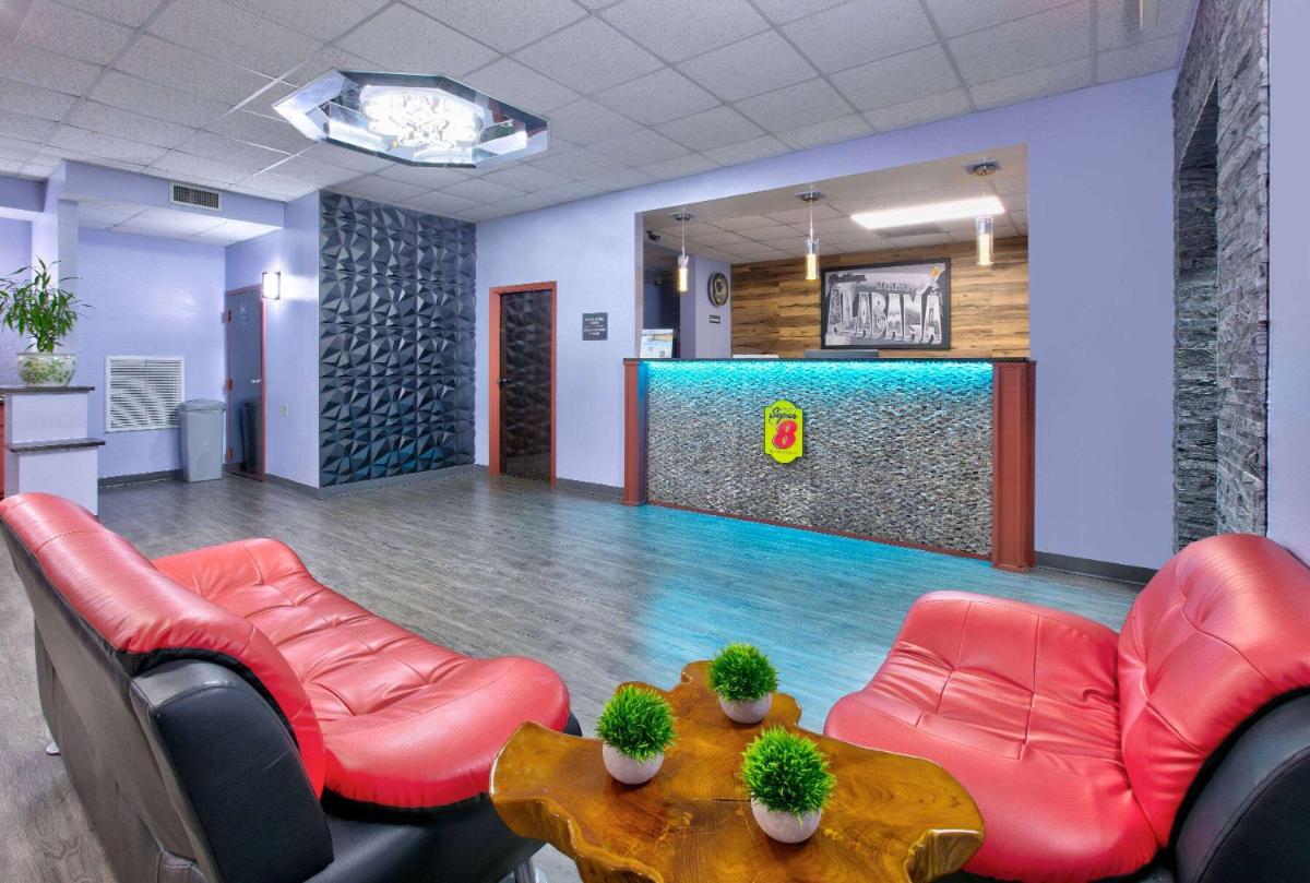 Super 8 by Wyndham Mobile/Tillmans Corner - image 3