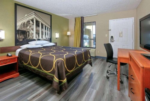Super 8 by Wyndham Mobile/Tillmans Corner - image 8
