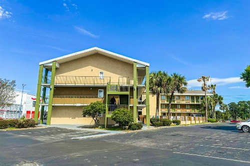 Econo Lodge - image 12