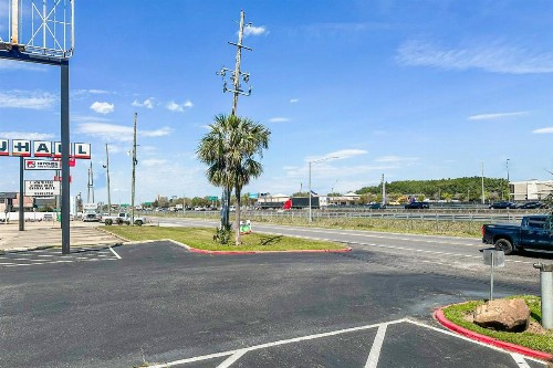 Econo Lodge - image 31