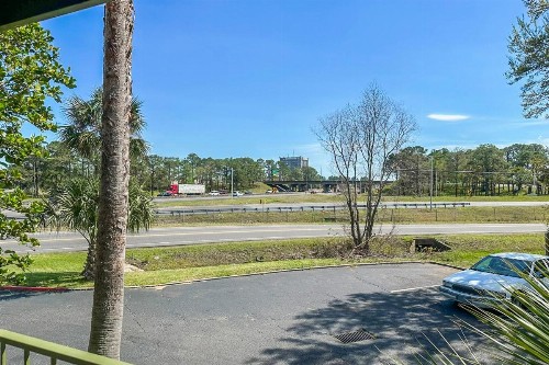 Econo Lodge - image 32