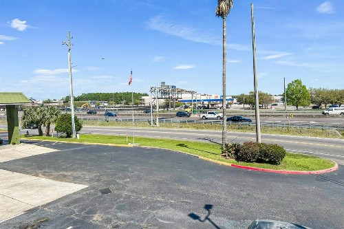 Econo Lodge - image 34