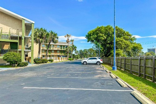Econo Lodge - image 9