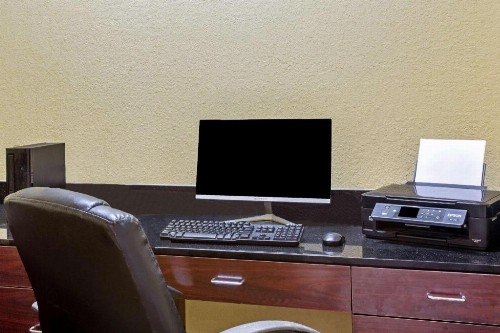 La Quinta by Wyndham Mobile - Tillman's Corner - image 32