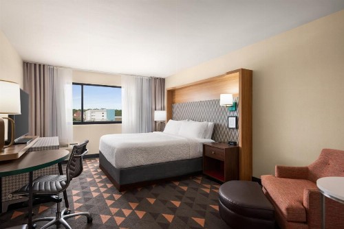 Holiday Inn Mobile West I-10 an IHG Hotel - image 17
