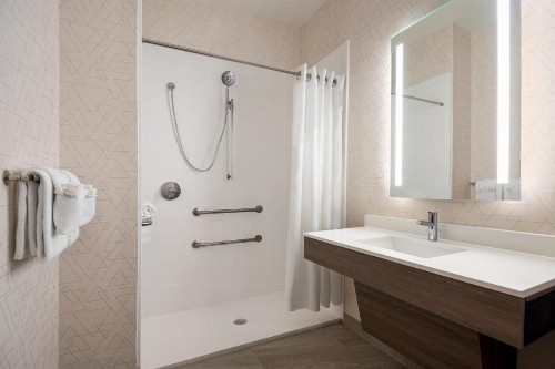 Holiday Inn Express & Suites Mobile West I-10 an IHG Hotel - image 27