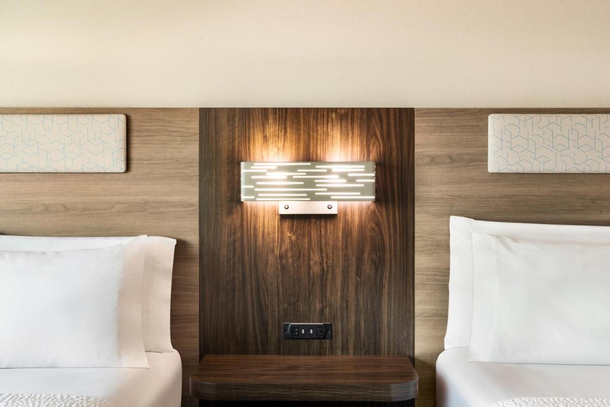 Holiday Inn Express & Suites Mobile West I-10 an IHG Hotel - image 3