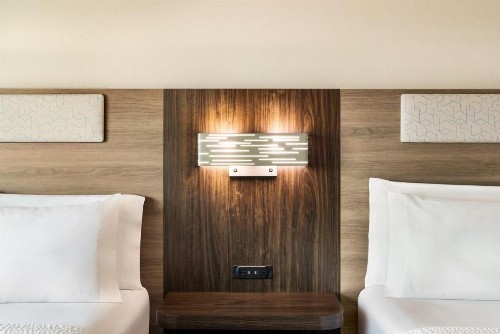 Holiday Inn Express & Suites Mobile West I-10 an IHG Hotel - image 46