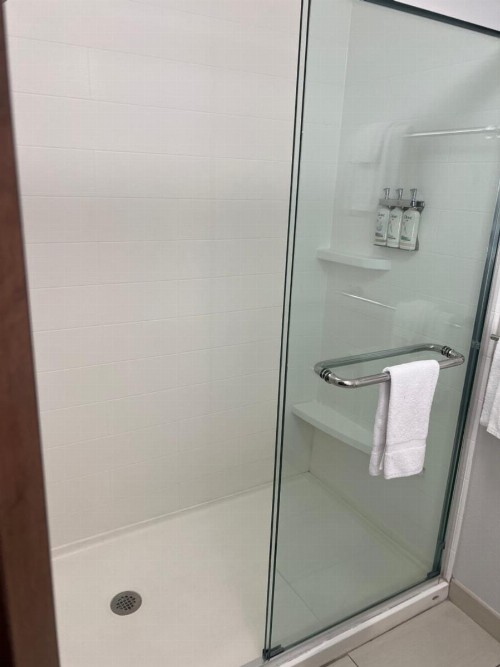 Holiday Inn Express & Suites Mobile - University Area an IHG Hotel - image 11