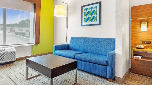 Holiday Inn Express & Suites Mobile - University Area an IHG Hotel - image 41