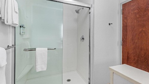 Holiday Inn Express & Suites Mobile - University Area an IHG Hotel - image 50